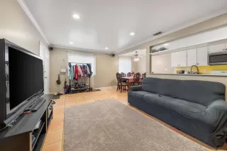 Photo #3: 224014211 Listing