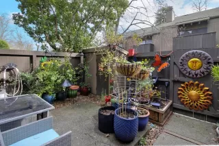 Photo #2: 224015365 Listing