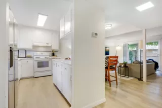Photo #3: 224015542 Listing 