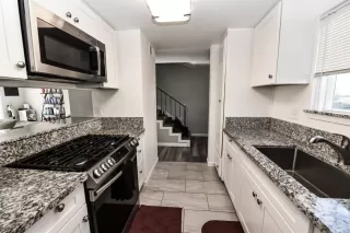 Photo #6: 224016947 Listing