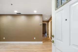 Photo #6: 224018458 Listing