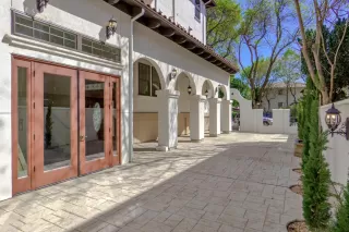 Photo #2: 224019346 Listing