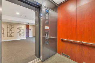 Photo #4: 224019346 Listing