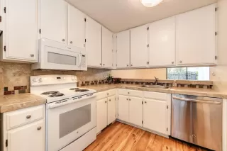 Photo #1: 224020063 Listing