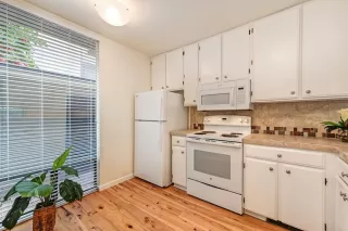 Photo #2: 224020063 Listing