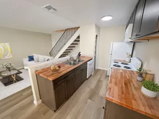 Photo #2: 224022629 Listing