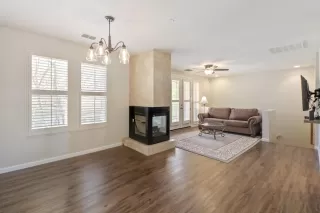 Photo #5: 224024809 Listing