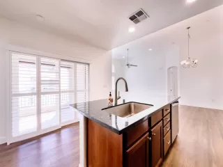 Photo #3: 224025317 Listing