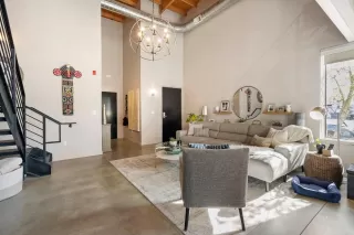 Photo #3: 224026712 Listing