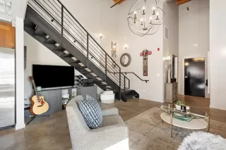 Photo #4: 224026712 Listing