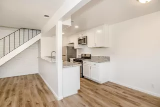 Photo #3: 224027044 Listing