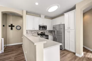 Photo #4: 224027388 Listing