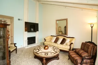 Photo #4: 224027625 Listing