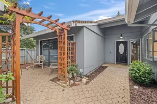 Photo #5: 224028555 Listing