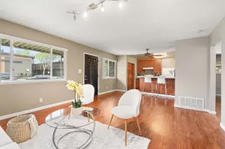 Photo #3: 224028633 Listing