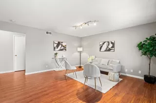 Photo #5: 224028633 Listing