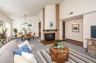 Photo #4: 224028848 Listing 