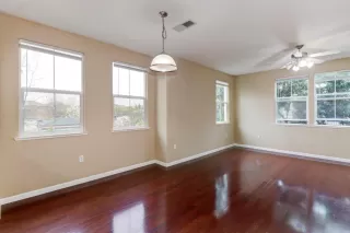 Photo #3: 224029292 Listing