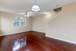 Photo #4: 224029292 Listing