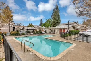 Photo #2: 224030414 Listing