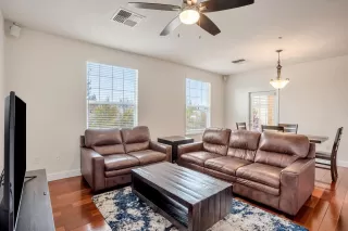 Photo #6: 224030754 Listing