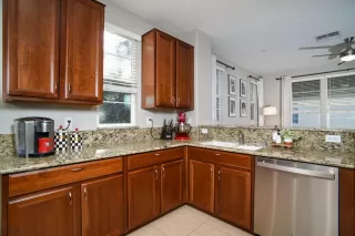 Photo #5: 224031258 Listing