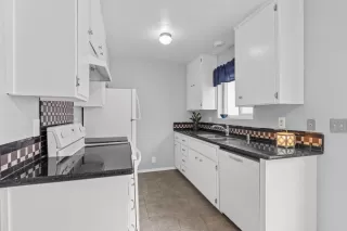 Photo #3: 224032687 Listing