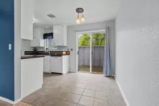 Photo #4: 224032687 Listing