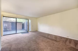 Photo #3: 224032917 Listing