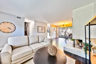 Photo #5: 224033462 Listing