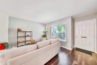 Photo #6: 224033462 Listing