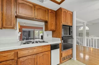 Photo #6: 224034816 Listing