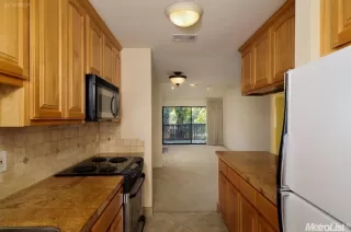 Photo #2: 224035001 Listing