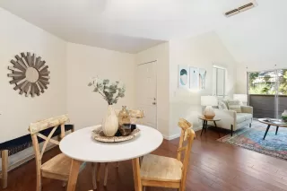 Photo #1: 224035436 Listing