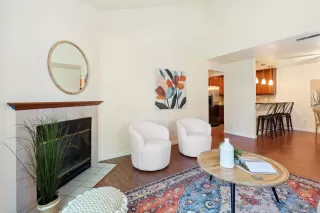 Photo #5: 224035436 Listing