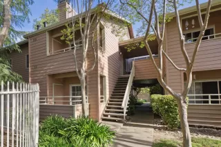 Photo #3: 224036237 Listing