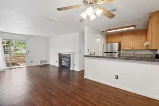 Photo #4: 224036237 Listing