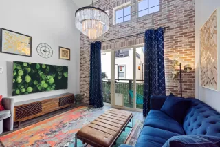 Photo #2: 224036301 Listing