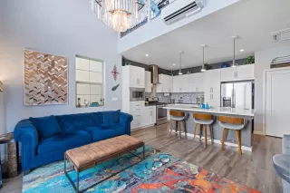 Photo #3: 224036301 Listing