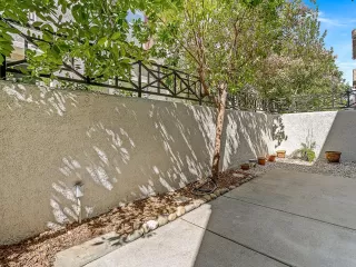 Photo #3: 224038031 Listing