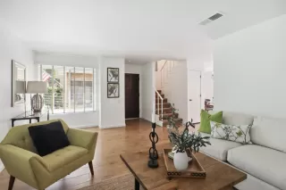 Photo #3: 224038357 Listing