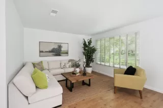 Photo #4: 224038357 Listing