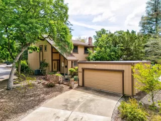 Photo #1: 224038504 Listing 
