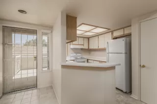 Photo #5: 224039285 Listing