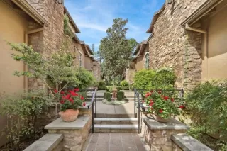 Photo #2: 224039484 Listing 