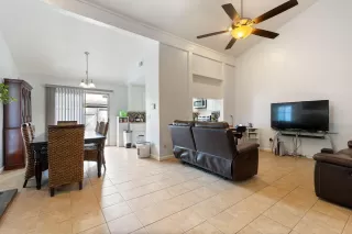 Photo #4: 224039679 Listing