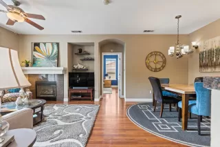 Photo #5: 224040330 Listing