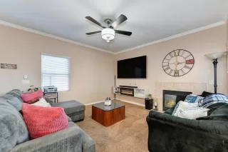 Photo #4: 224040606 Listing