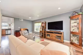 Photo #3: 224042026 Listing