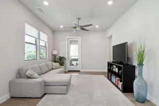 Photo #3: 224043136 Listing